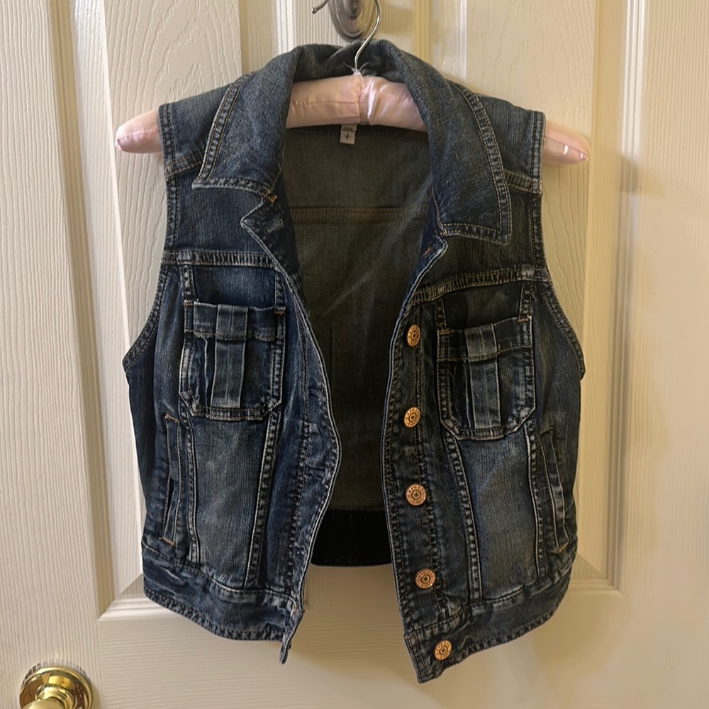 EXPRESS JEANS sleeveless jean jacket